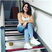 Praticante avvocato impartisce lezioni di diritto ed economia aziendale